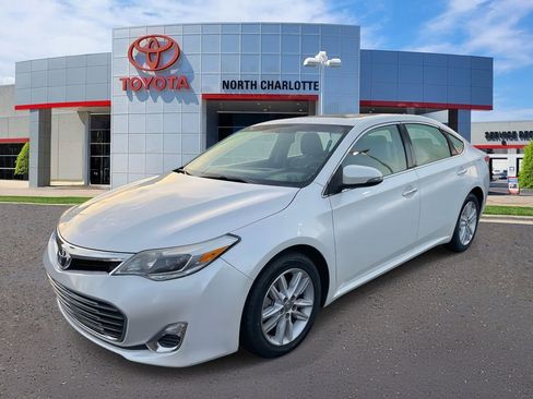 Used 2015 Toyota Avalon XLE Premium image 4