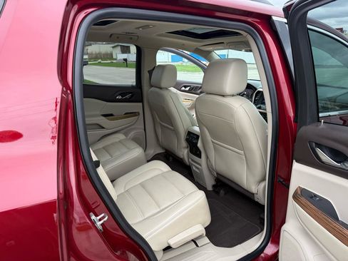 Used 2017 GMC Acadia Denali w/ Technology Package AWD/4WD image 31