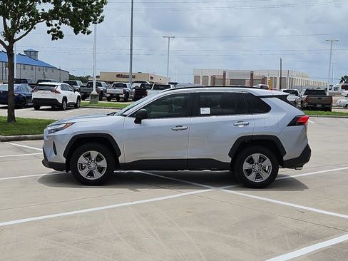 Used 2025 Toyota RAV4 LE AWD/4WD image 9
