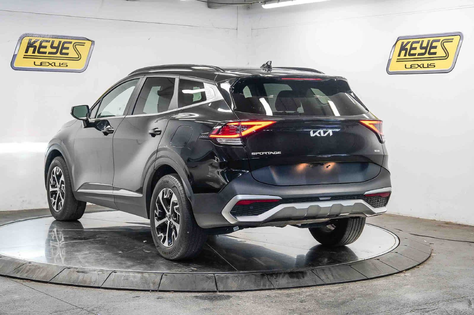 Used 2024 Kia Sportage EX w/ EX Premium Package AWD/4WD image 2