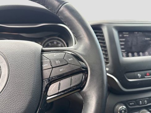 Used 2019 Jeep Cherokee Latitude Plus image 14