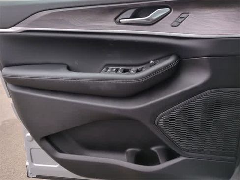 New 2025 Jeep Grand Cherokee Limited image 31