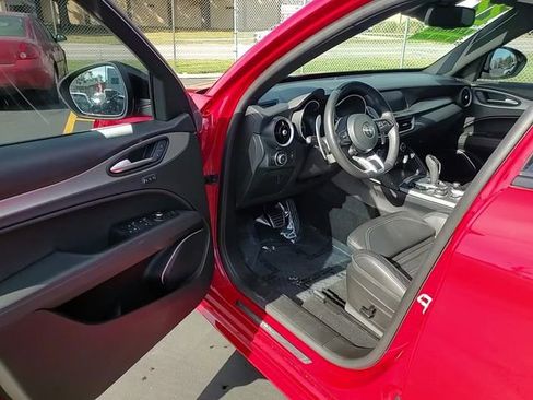 Used 2022 Alfa Romeo Stelvio Veloce image 14