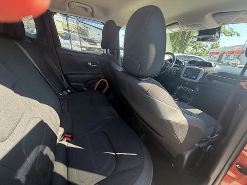 Used 2017 Jeep Renegade Altitude FWD image 26