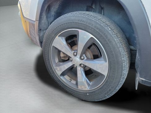 Used 2019 Jeep Cherokee Limited w/ Luxury Group image 28