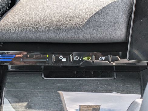Used 2025 BMW 530i RWD image 18