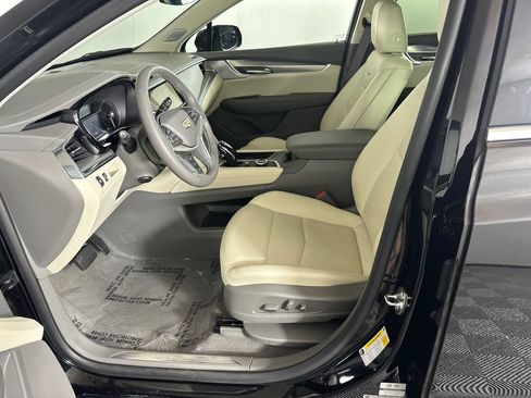 Used 2025 Cadillac XT5 Premium Luxury FWD image 9