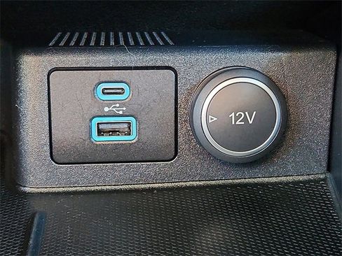 Used 2021 Ford Escape SE image 23