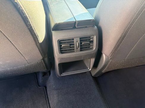 Used 2025 Nissan Rogue S AWD/4WD image 19
