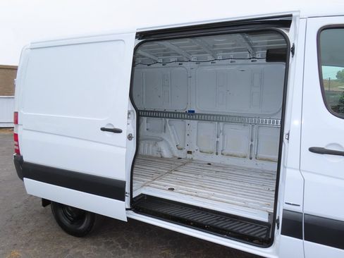 Used 2016 Mercedes-Benz Sprinter 2500 image 23