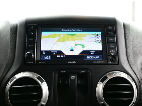 Used 2018 Jeep Wrangler Rubicon w/ Power Convenience Group image 17