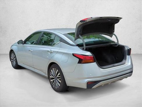 Used 2023 Nissan Altima 2.5 SV FWD image 10