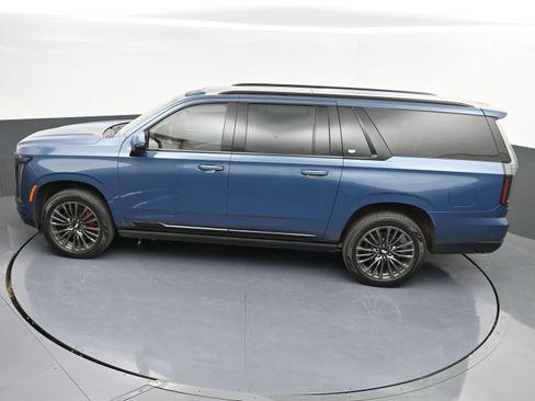Used 2025 Cadillac Escalade ESV Sport Platinum image 42