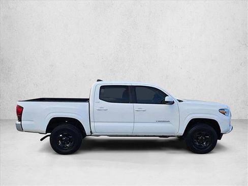Used 2022 Toyota Tacoma SR5 RWD image 4