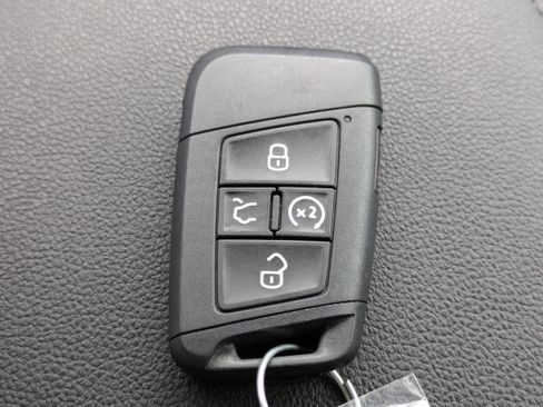 Used 2020 Volkswagen Tiguan SEL image 33