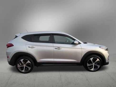 Used 2016 Hyundai Tucson Sport image 7