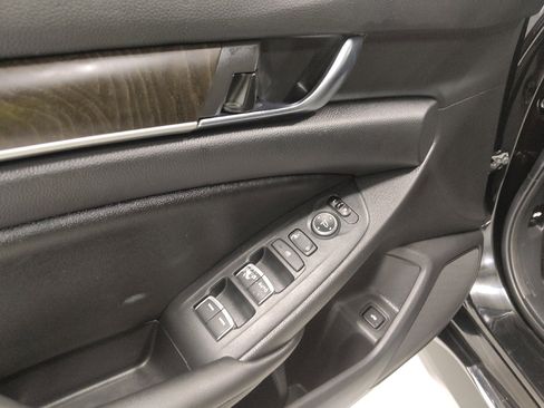 Used 2020 Honda Accord EX image 27