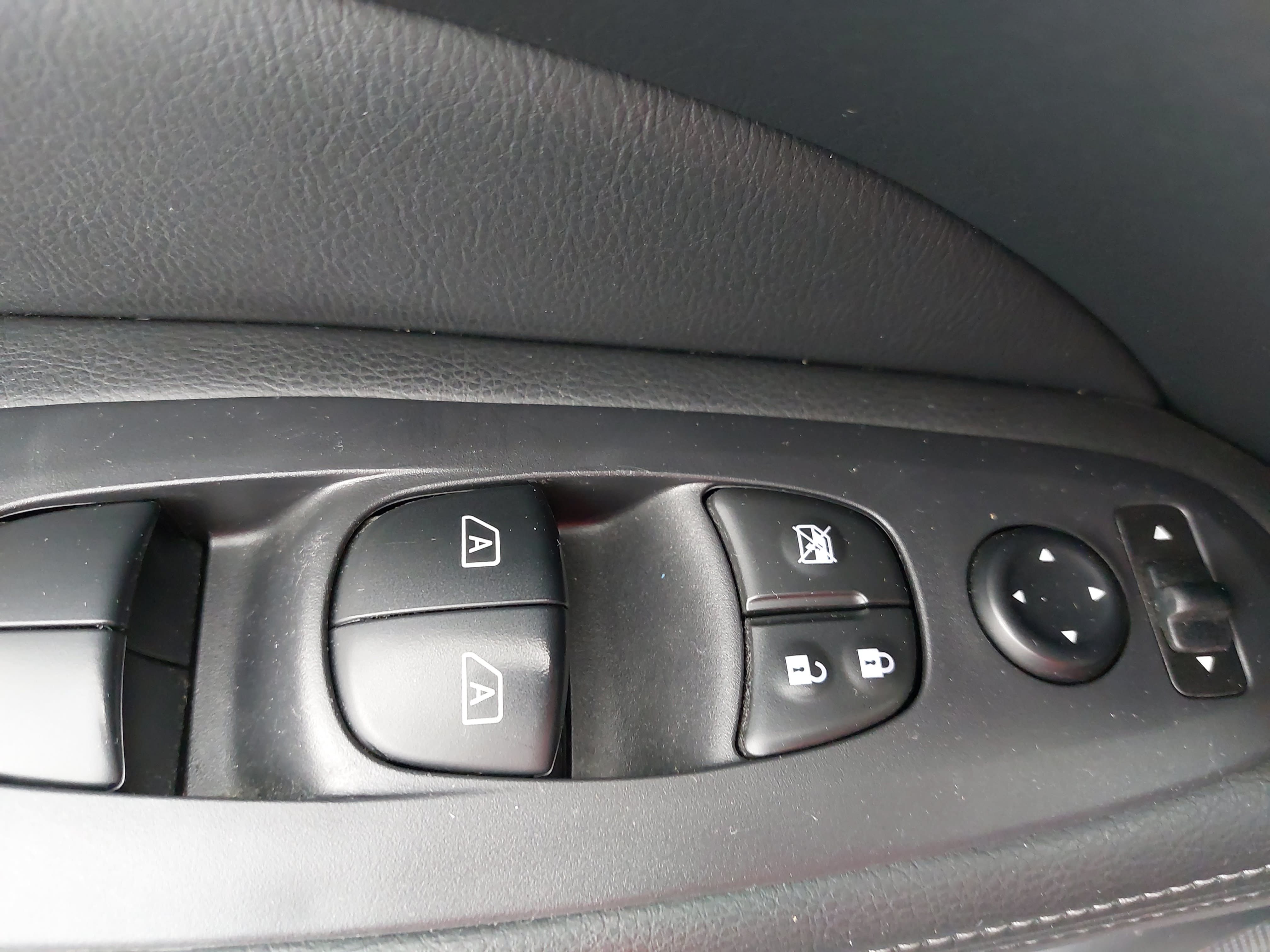 Used 2020 Nissan Pathfinder Platinum AWD/4WD image 32