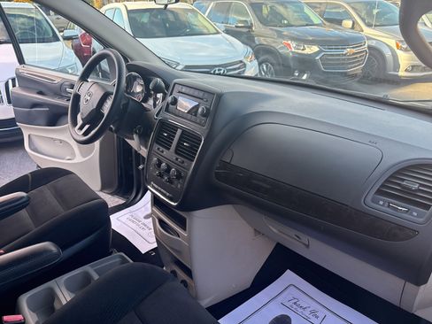Used 2016 Dodge Grand Caravan SE w/ Quick Order Package 29E SE image 21