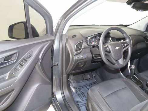 Used 2020 Chevrolet Trax LT image 39