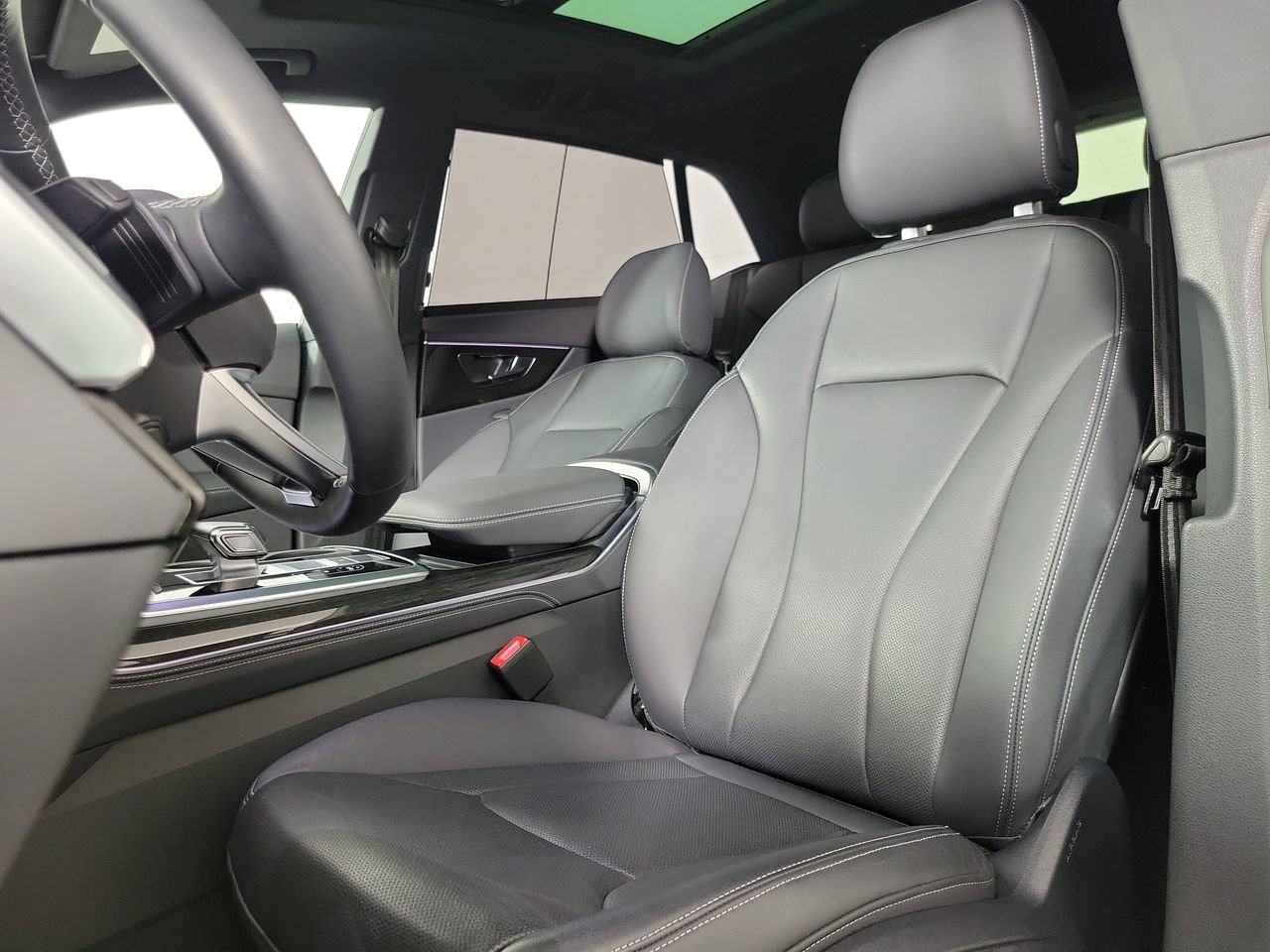 Used 2025 Audi Q8 Premium Plus w/ Premium Plus Package AWD/4WD image 25