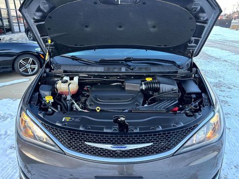 Used 2020 Chrysler Pacifica Touring-L Plus image 15