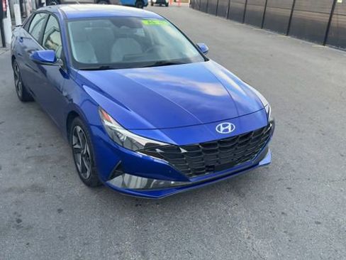 Used 2023 Hyundai Elantra Limited w/ Cargo Package FWD image 3