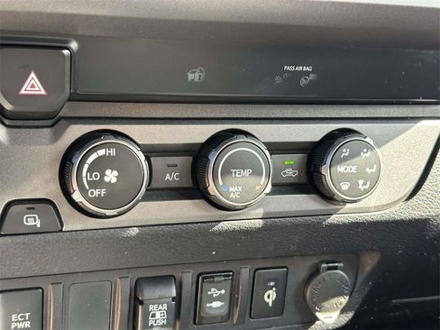 Used 2019 Toyota Tacoma TRD Sport image 5