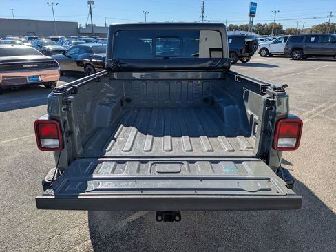 Used 2021 Jeep Gladiator Overland w/ Popular Equipment Package image 29