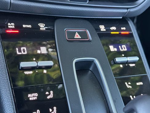 Certified 2025 Porsche Macan AWD/4WD image 23