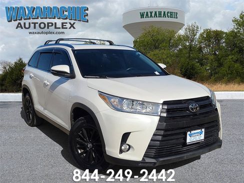 Used 2019 Toyota Highlander XLE image 1