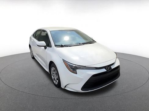 Used 2025 Toyota Corolla LE image 5