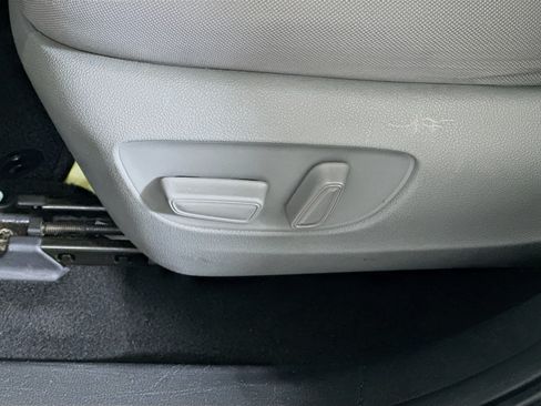 Used 2023 Toyota Highlander LE AWD/4WD image 13