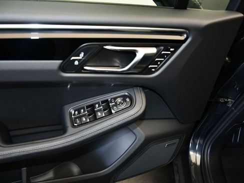 New 2026 Porsche Macan AWD/4WD image 5