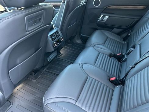 New 2025 Land Rover Discovery Dynamic SE image 11