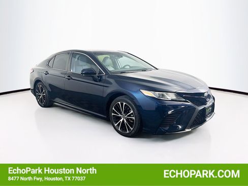 Used 2020 Toyota Camry SE FWD image 1