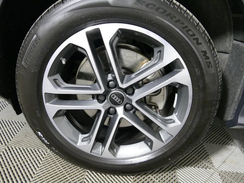 Certified 2025 Audi Q5 Premium w/ Convenience Package AWD/4WD image 9
