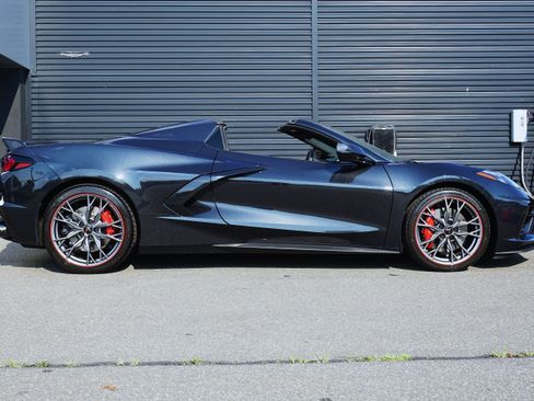 Used 2024 Chevrolet Corvette Stingray Preferred Conv w/ Z51 Performance Package RWD image 9