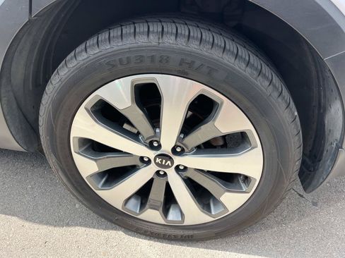 Used 2021 Kia Telluride S FWD image 9