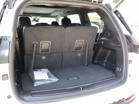 New 2025 Jeep Grand Cherokee L Limited w/ Black Appearance Package image 16