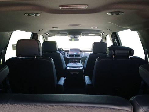 Used 2024 Chevrolet Suburban Z71 w/ Luxury Package AWD/4WD image 5