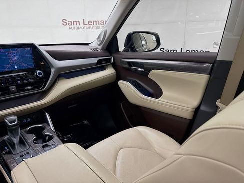 Used 2022 Toyota Highlander Platinum image 25