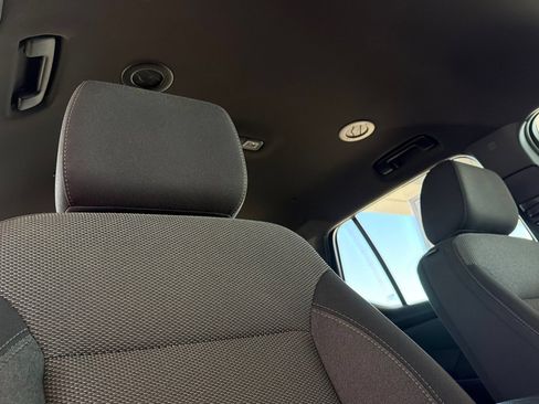 Used 2023 Chevrolet Traverse LT FWD image 20