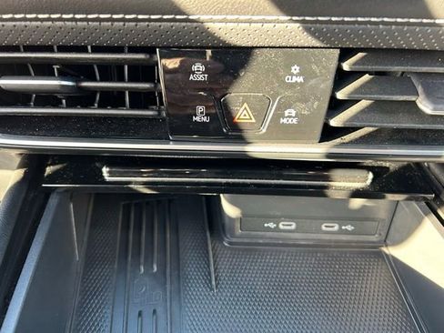 Used 2025 Volkswagen Atlas Cross Sport SE AWD/4WD image 24