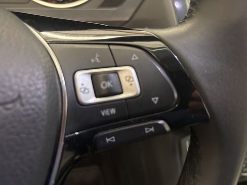 Used 2020 Volkswagen Tiguan SE image 20