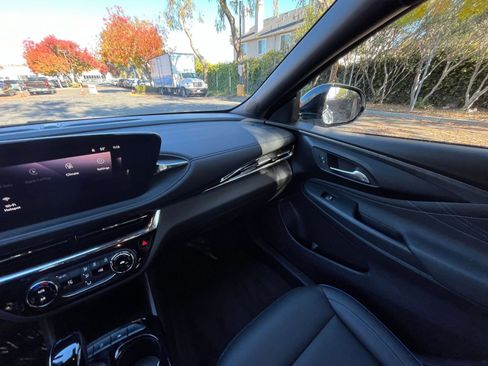 Used 2025 Buick Envista Sport Touring image 33