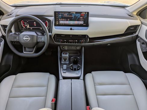 Certified 2025 Nissan Rogue SL image 17