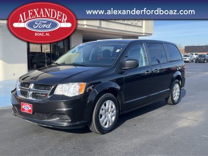 Used 2020 Dodge Grand Caravan SE w/ UConnect Hands-Free Group