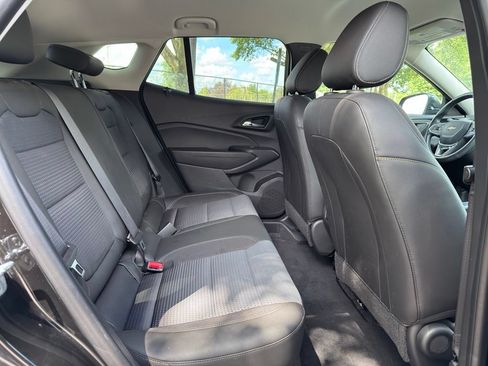 Used 2024 Chevrolet Trax LT w/ LT Convenience Package FWD image 27