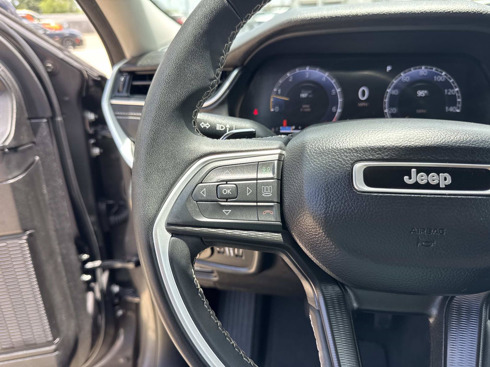 Used 2024 Jeep Grand Cherokee Laredo RWD image 22